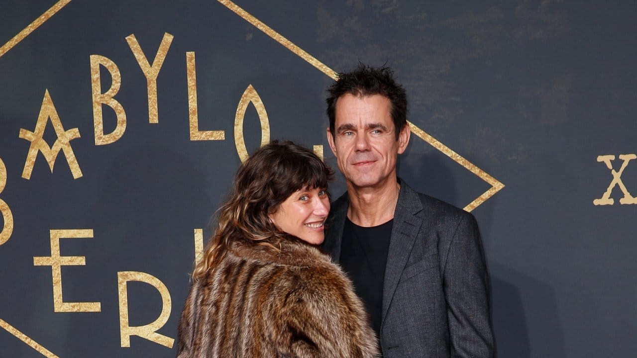 Regisseur Tom Tykwer mit seiner Frau Marie Steinmann, die einen "Fake"-Pelz trägt.