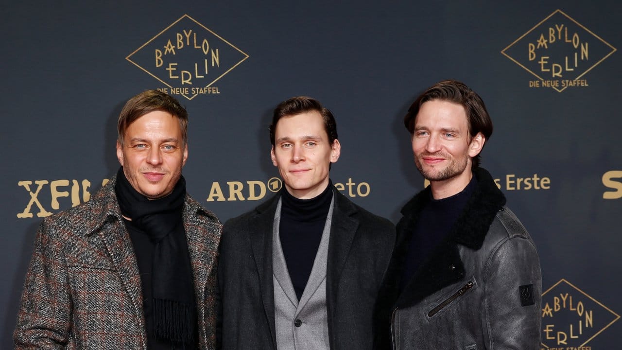 Das Team aus der Serie "Das Boot" bei der "Babylon Berlin"-Premiere: Tom Wlaschiha (l-r), Rick Okon und August Wittgenstein.