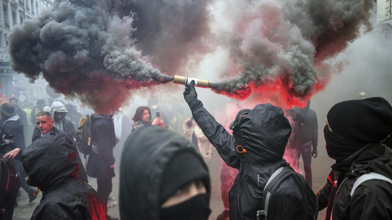 Seit knapp zwei Wochen haben die Streiks und Massenproteste Frankreich und vor allem die Hauptstadt fest im Griff.