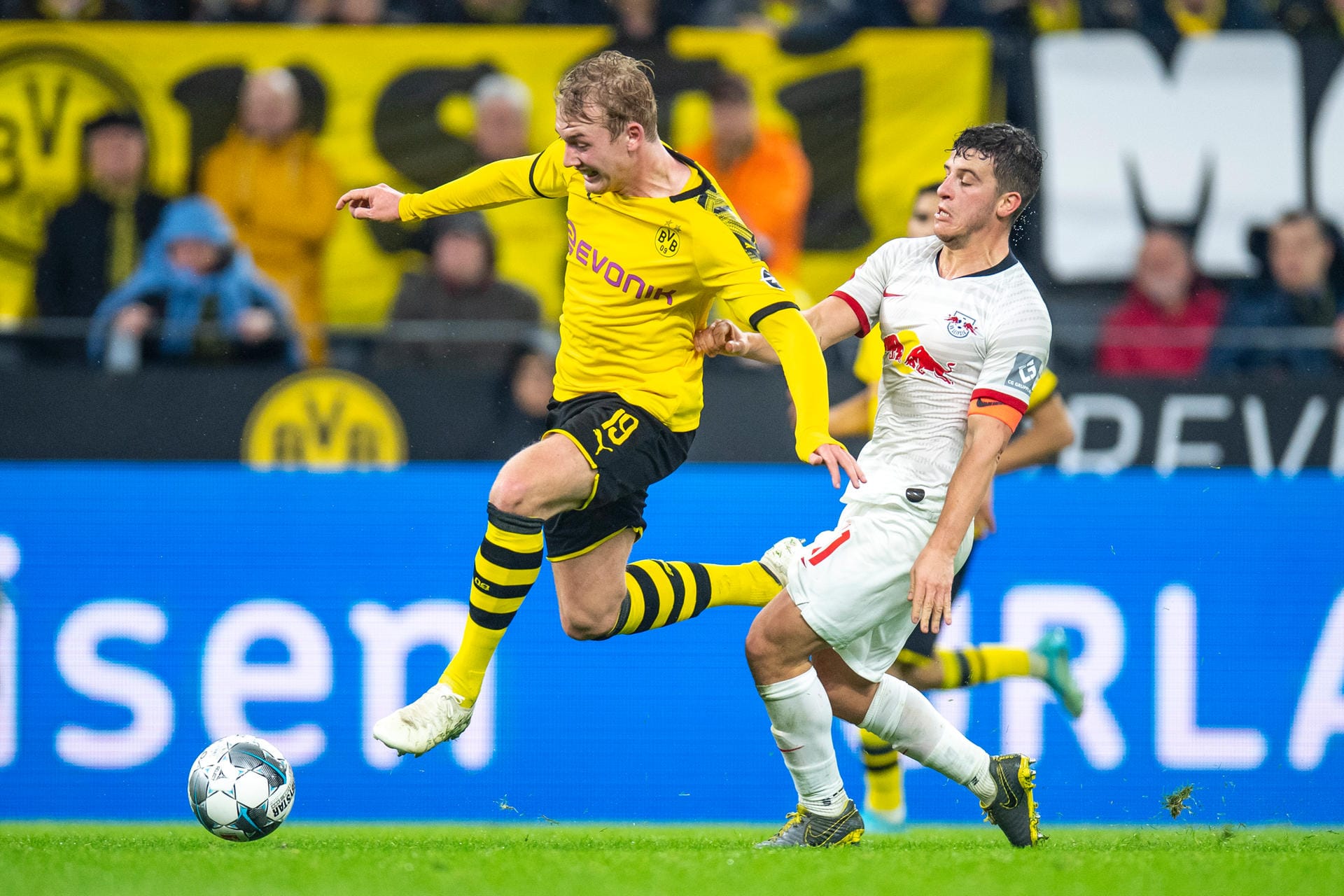 Tolle Einzelaktionen, schlimme Patzer und ein überragender Nationalstürmer: Borussia Dortmund und RB Leipzig teilen sich mit einem 3:3-Remis ganz wichtige Bundesliga-Punkte. Die besten Szenen in Bildern.