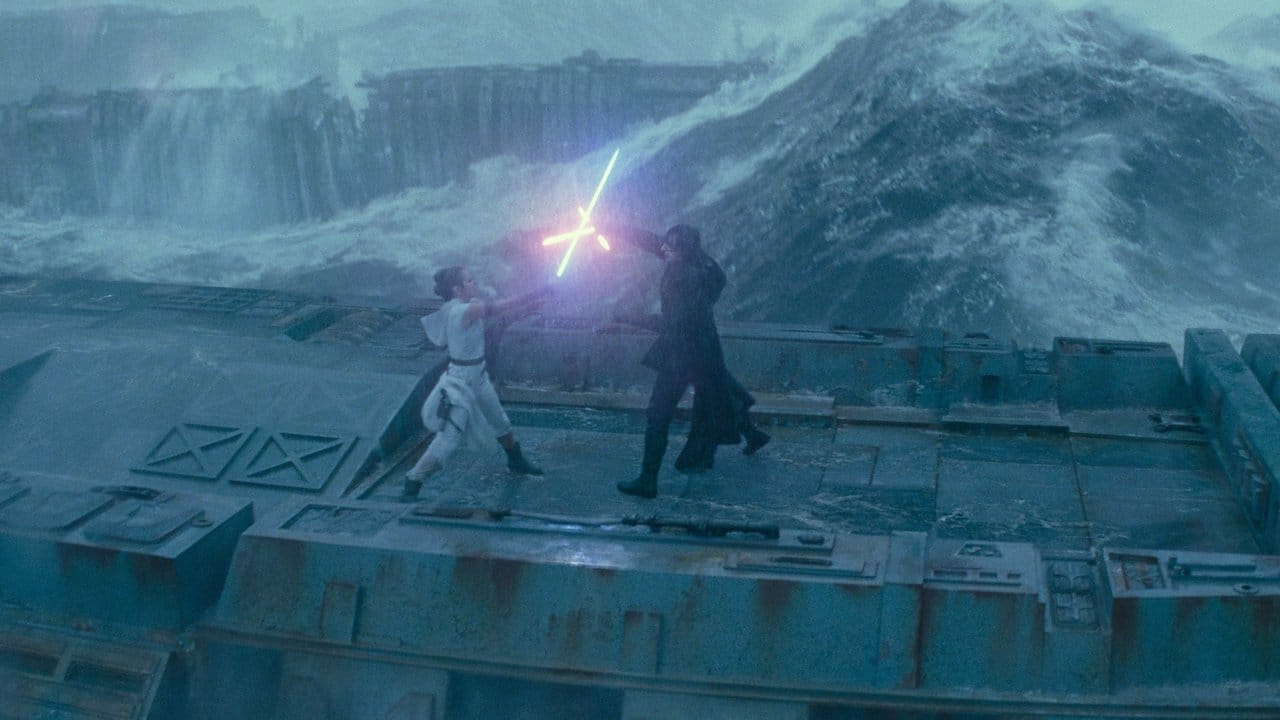 Daisy Ridley (l) als Rey und Adam Driver als Kylo Ren in einer Szene des Films "Star Wars 9: Der Aufstieg Skywalkers". Daisy Ridley (l) als Rey und Adam Driver als Kylo Ren in einer Szene des Films "Star Wars 9: Der Aufstieg Skywalkers".
