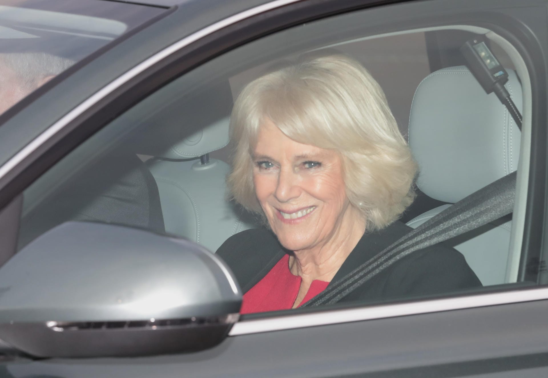 Weihnachtsessen der Queen: Auch die Duchess of Cornwall Camilla fuhr am Mittwoch im Buckingham Palast vor.