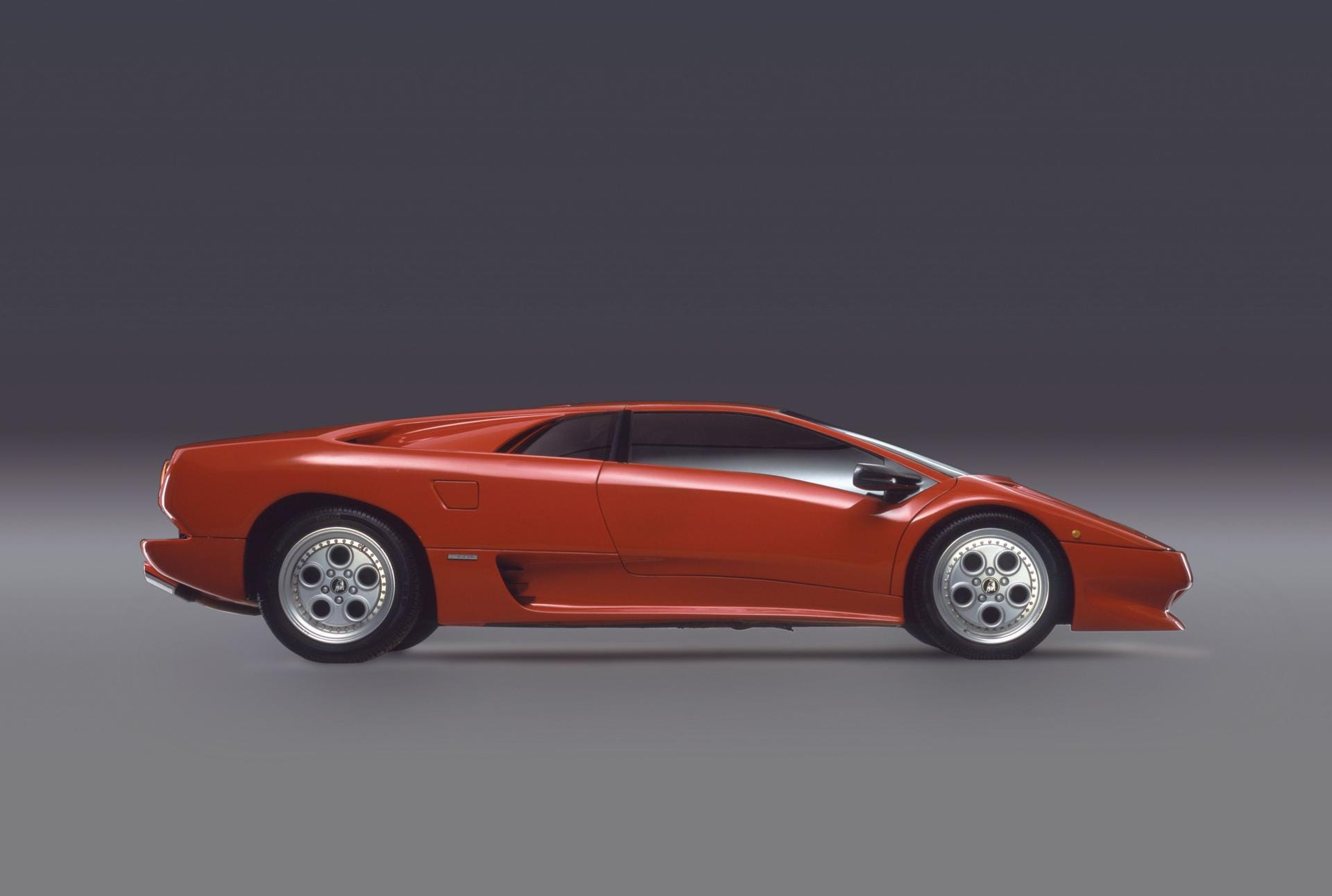 Ein Lamborghini Diablo: Der Diablo ist der Nachfolger des Countach - der Lamborghini galt 1990 mit 325 km/h Spitzentempo als schnellster Serienwagen der Welt.