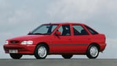 Ein Ford Escort: Vom Ford Escort kam 1990 die fünfte Generation in den Handel – sie war im Vergleich zur vorherigen deutlich länger.