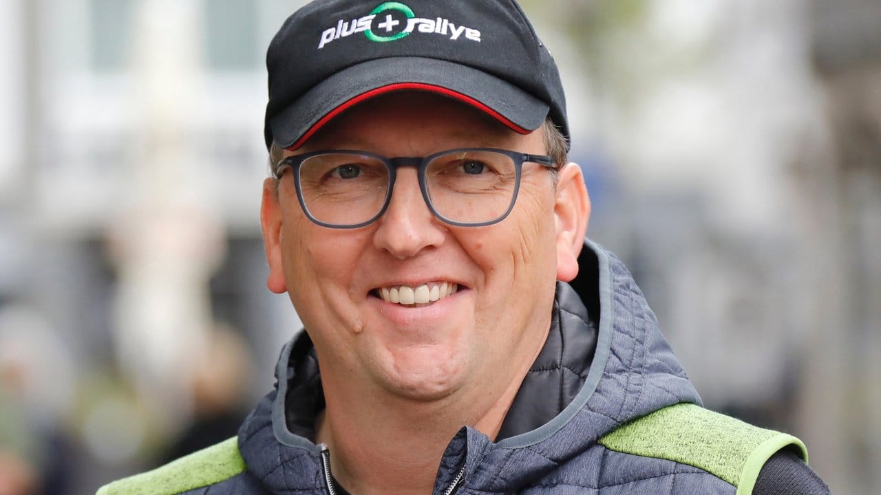 Fachmann mit Benzin im Blut: Peter Göbel war mehrfacher Deutscher Rallyemeister als Copilot und organisiert heute Oldtimer-Rallyes. Fachmann mit Benzin im Blut: Peter Göbel war mehrfacher Deutscher Rallyemeister als Copilot und organisiert heute Oldtimer-Rallyes.