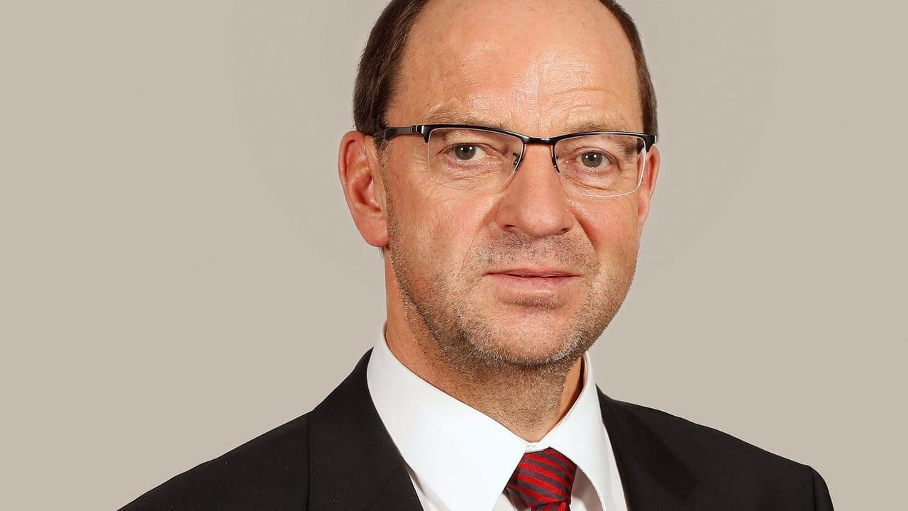 Erich Nöll ist Geschäftsführer des Bundesverbandes Lohnsteuerhilfevereine in Berlin. Erich Nöll ist Geschäftsführer des Bundesverbandes Lohnsteuerhilfevereine in Berlin.