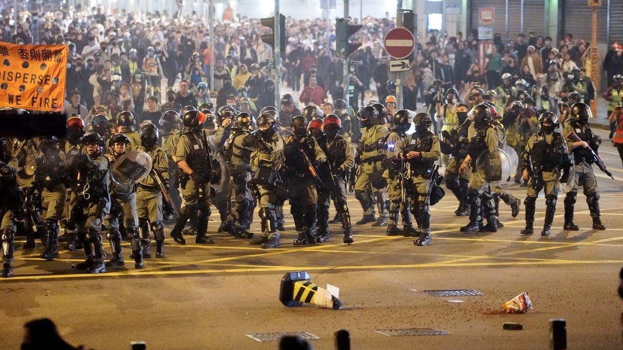 Aufmarsch: Polizeieinsatz in Hongkong an Heiligabend.
