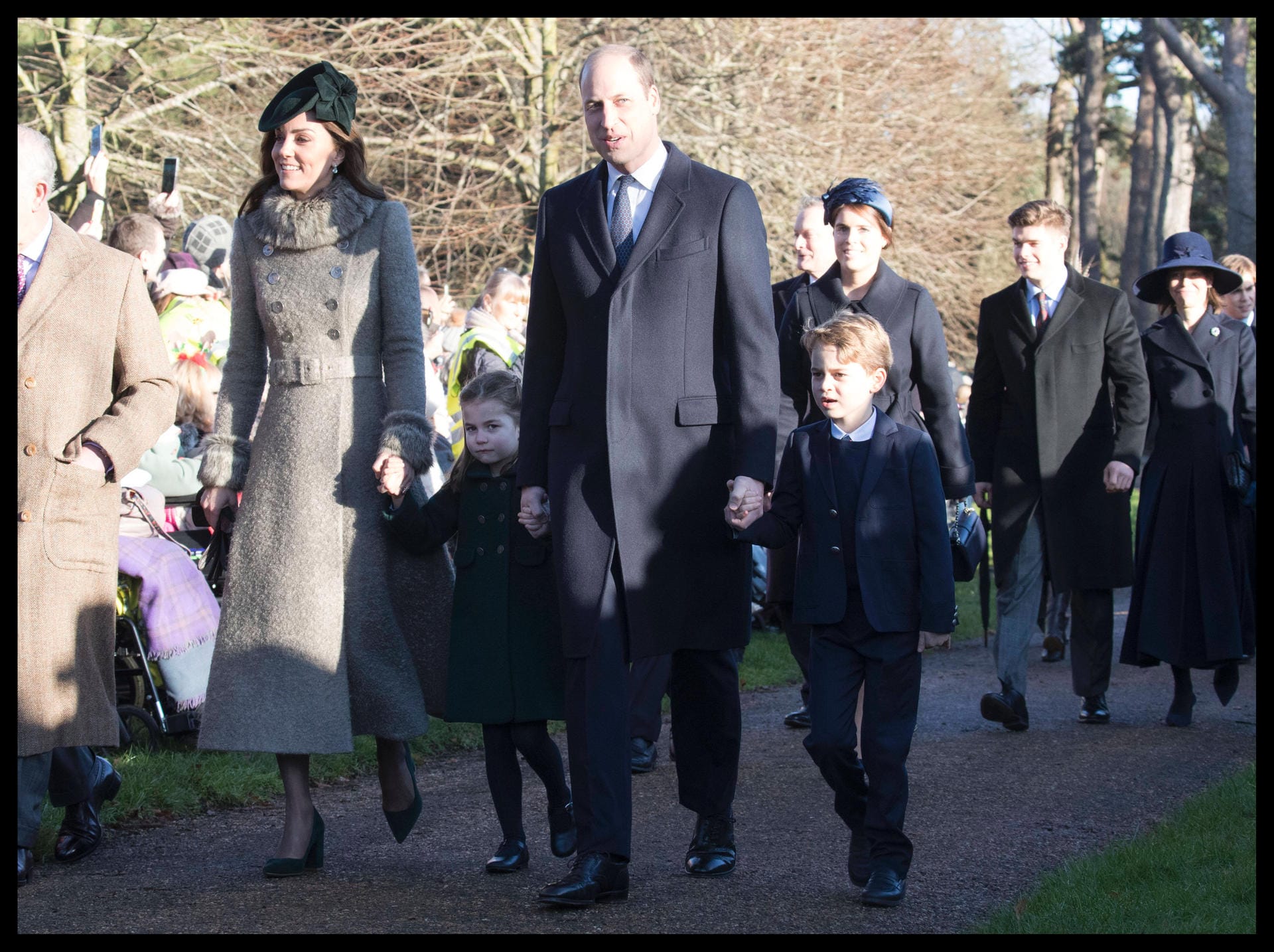 Herzogin Kate und Prinz William mit ihren Kindern Charlotte und George