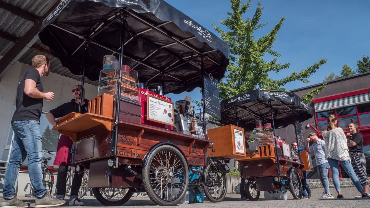 Franchise-Möglichkeit für Berufsradler: Die international agierende Mobile Coffee Company aus Osnabrück bietet Spezialräder im Rahmen des Geschäftsmodells zur Miete an - das hält die Investitionskosten gering. Franchise-Möglichkeit für Berufsradler: Die international agierende Mobile Coffee Company aus Osnabrück bietet Spezialräder im Rahmen des Geschäftsmodells zur Miete an - das hält die Investitionskosten gering.