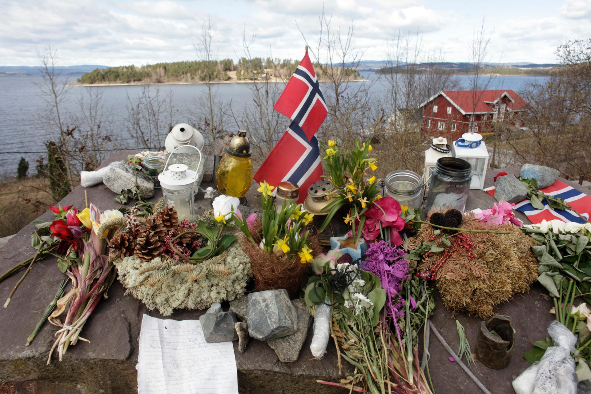 22. Juli 2011: Der norwegische Rechtsextremist Anders Behring Breivik tötet bei einem Bombenanschlag in Oslo und einem anschließenden Massaker in einem Jugendcamp auf der Insel Utoya 77 Menschen.