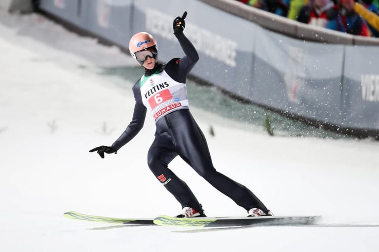 Karl Geiger hat mit Platz zwei in Oberstdorf einen überzeugenden Start in die Vierschanzentournee 2019/20 gefeiert. Nur Vorjahressieger Ryoyu Kobayashi landete vor dem Deutschen, der trotzdem hochzufrieden war. t-online.de hat die Stimmen zum Auftaktspringen.