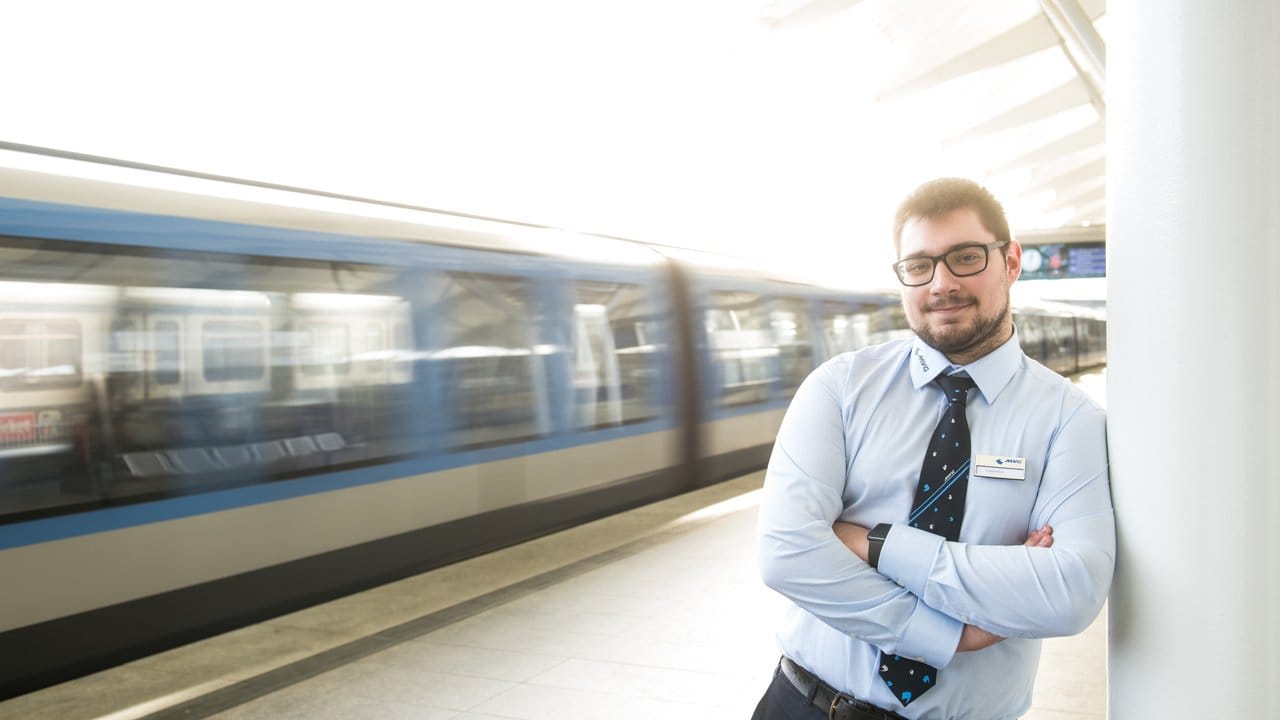 Haltestelle Fröttmaning: Als U-Bahn-Fahrer bei den Münchner Verkehrsbetrieben ist Niko Bandura für das Wohl der Fahrgäste verantwortlich.