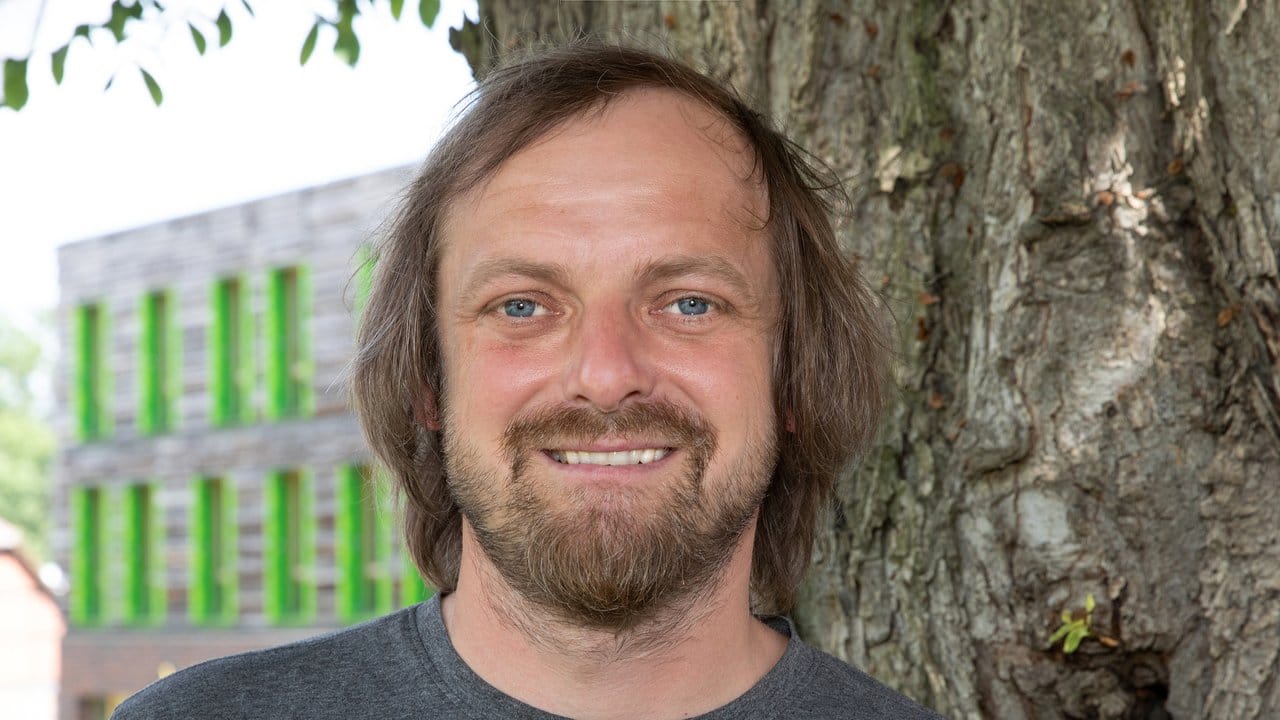 René Görnhardt ist Baustoffexperte bei der Fachagentur Nachwachsende Rohstoffe. René Görnhardt ist Baustoffexperte bei der Fachagentur Nachwachsende Rohstoffe.