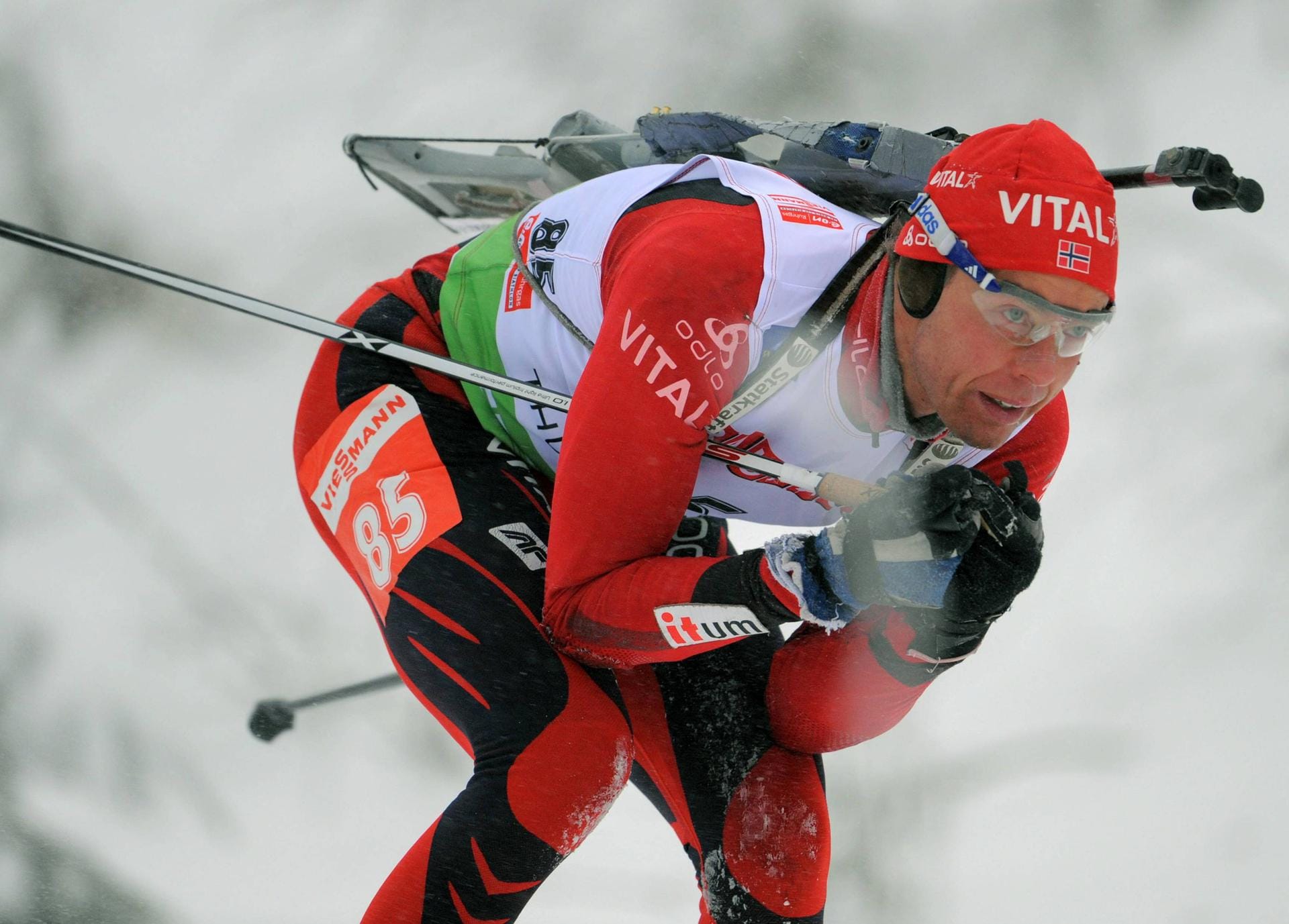 3. September: Der dreimalige norwegische Biathlon-Olympiasieger Halvard Hanevold stirbt im Alter von 49 Jahren. Hanevold gewann 1998 in Nagano Olympia-Gold im Einzel sowie 2002 in Salt Lake City und 2010 in Vancouver in der Staffel, war dazu fünf Mal Weltmeister.