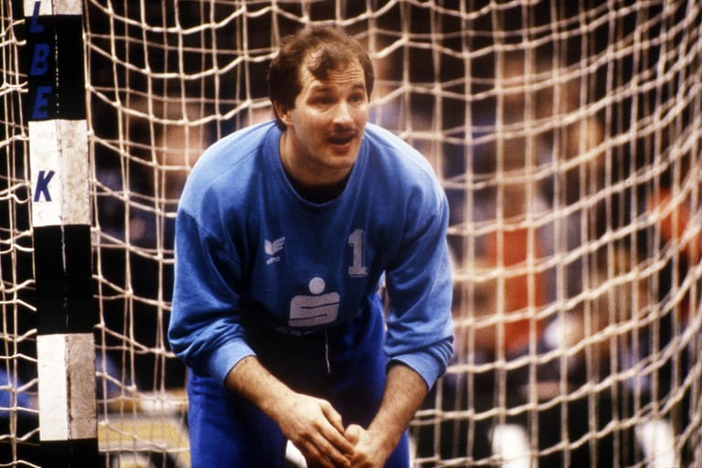 19. August: Handball-Ikone Stefan Hecker stirbt mit 60 Jahren. Hecker bestritt 159 Länderspiele und wurde 1989 und 1990 zum Handballer des Jahres gewählt. Mit dem TuSEM Essen wurde Torwart Hecker je dreimal deutscher Meister (1986, 1987, 1989) und DHB-Pokalsieger (1988, 1991, 1992). 1989 gewann er mit dem Klub den Europapokal der Pokalsieger.