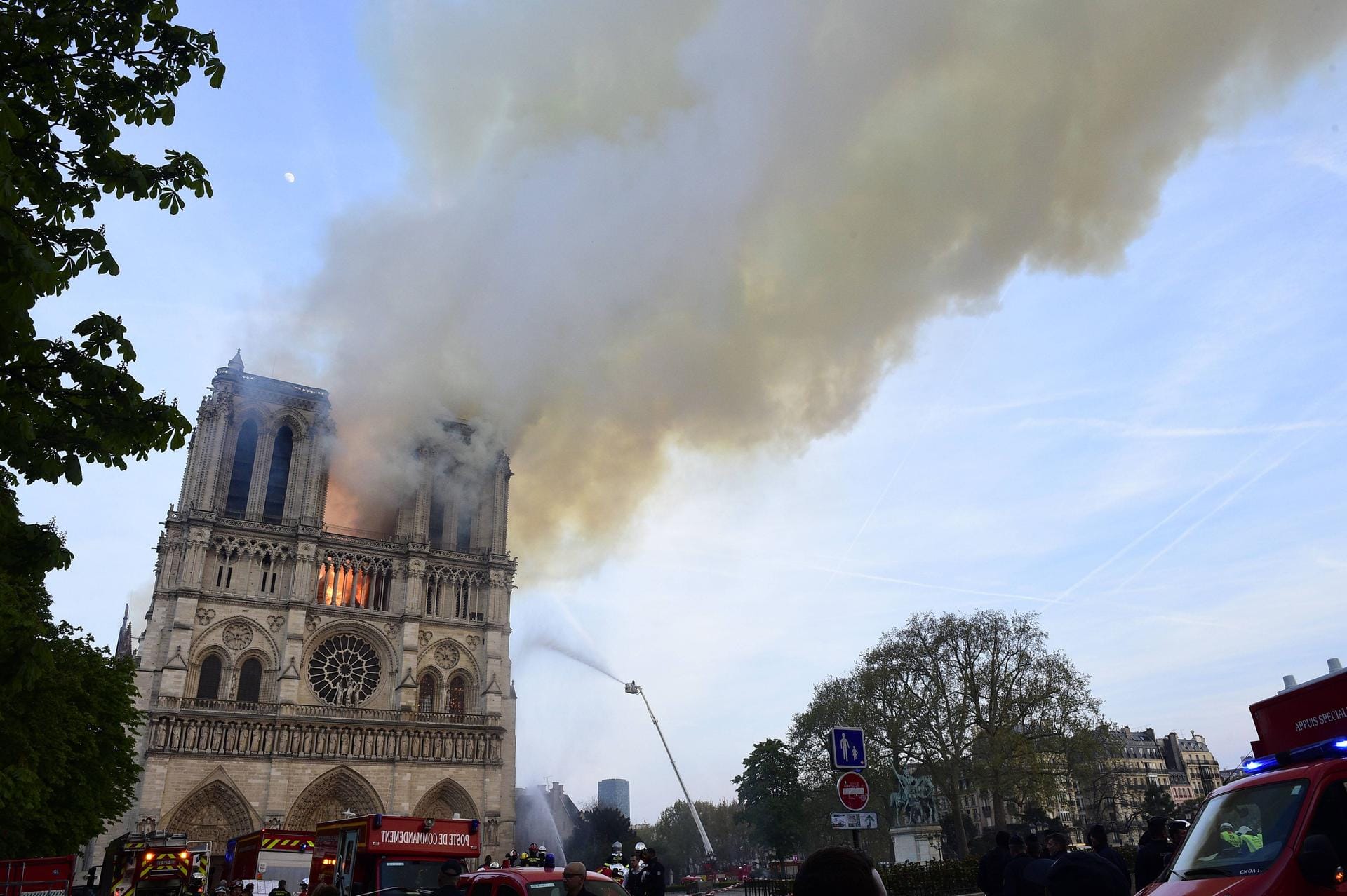15. April 2019: Die Kathedrale Notre Dame in Paris steht in Flammen. Das Monument wird stark beschädigt, ein Schock für viele Franzosen.