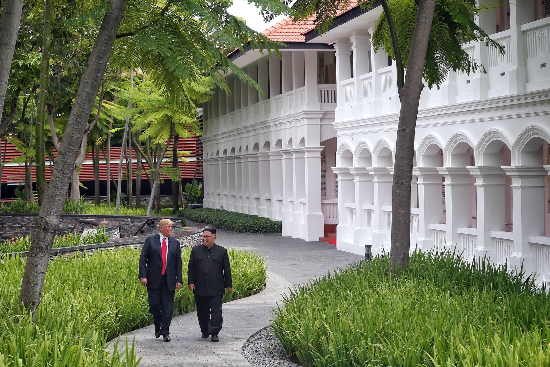 12. Juni 2018: Gipfeltreffen in Singapur: US-Präsident Donald Trump trifft Kim Jong Un. Es war die erste Begegnung zwischen einem US-Präsidenten und einem nordkoreanischen Staatsführer seit der Gründung Nordkoreas 1948.