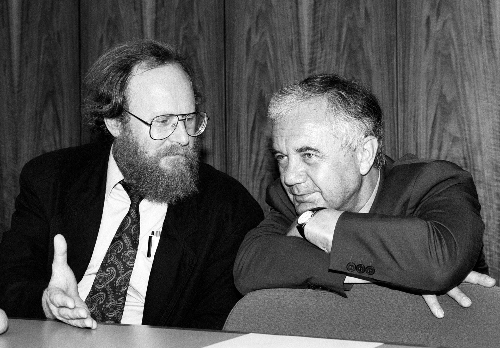 Manfred Stolpe (r.) 1992 mit dem SPD-Politiker Wolfgang Thierse: Bis heute ist die SPD stärkste Kraft in Brandenburg.