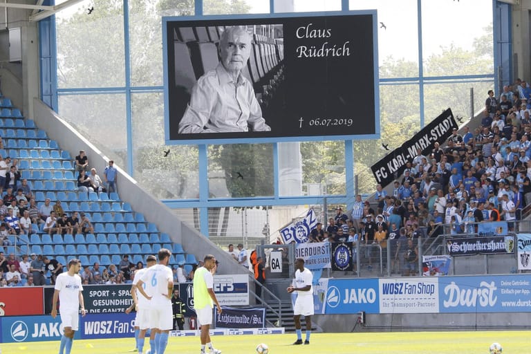 6. Juli: Mit 79 Jahren stirbt DDR-Legende Claus Rüdrich mit dem Chemnitzer Vorgängerverein FC Karl-Marx-Stadt war Rüdrich in der Saison 1966/1967 Meister geworden.