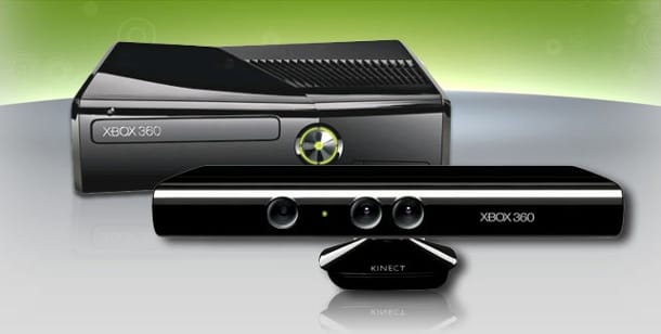 Mit der Kinect für die Xbox 360 wollte Microsoft Ende 2010 den Konsolenmarkt revolutionieren: Mit dem Gerät ließen sich Konsolenspiele unter anderem per Bewegung statt per Controller steuern. Wegen der eingebauten Kamera ließ sich Kinect auch für Überwachungsaufgaben einsetzen. Etwa 35 Millionen Einheiten verkaufte Microsoft, 2017 wurde die Produktion eingestellt.