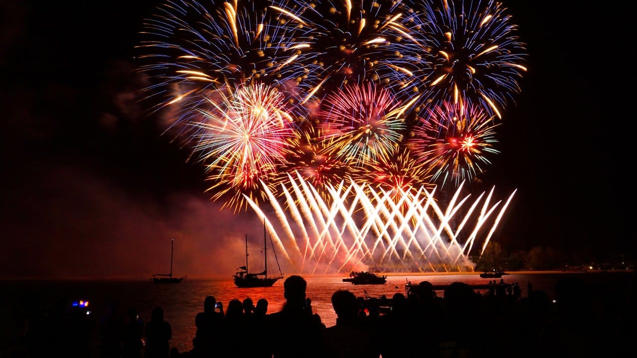 Feuerwerk auf Langkawi in Malaysia.