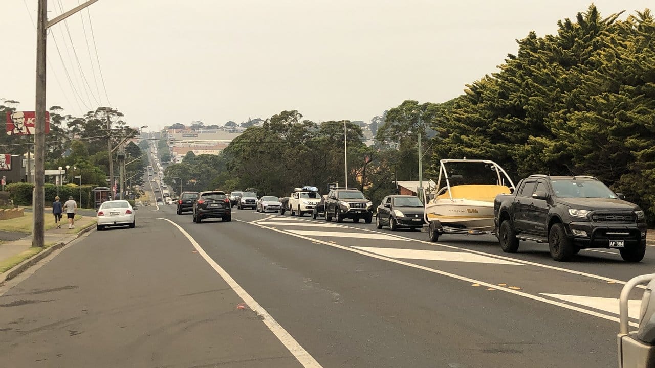 Flucht aus New South Wales: Die Behörden haben Touristen aufgefordert, die vom Feuer betroffene Region zu verlassen. Flucht aus New South Wales: Die Behörden haben Touristen aufgefordert, die vom Feuer betroffene Region zu verlassen.