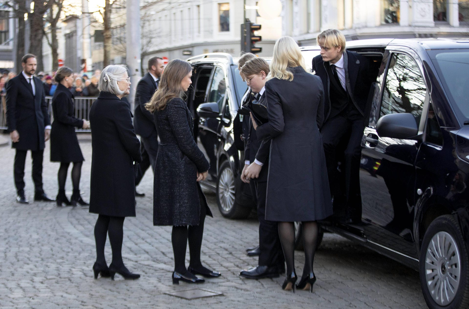 Auch Marius Borg Hoiby, der älteste Sohn von Mette Marit aus einer früheren Beziehung nahm an der Beerdigung teil.