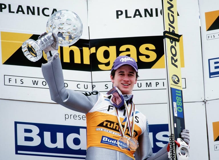 Martin Schmitt: 1998/99 und 1999/00 gewann der Schwabe den Gesamtweltcup, holte dazu 2002 Team-Gold bei Olympia in Salt Lake City. Inzwischen arbeitet Schmitt als Talentscout beim Deutschen Skiverband (DSV) und analysiert die Weltcup-Szene als Experte für den TV-Sender Eurosport.