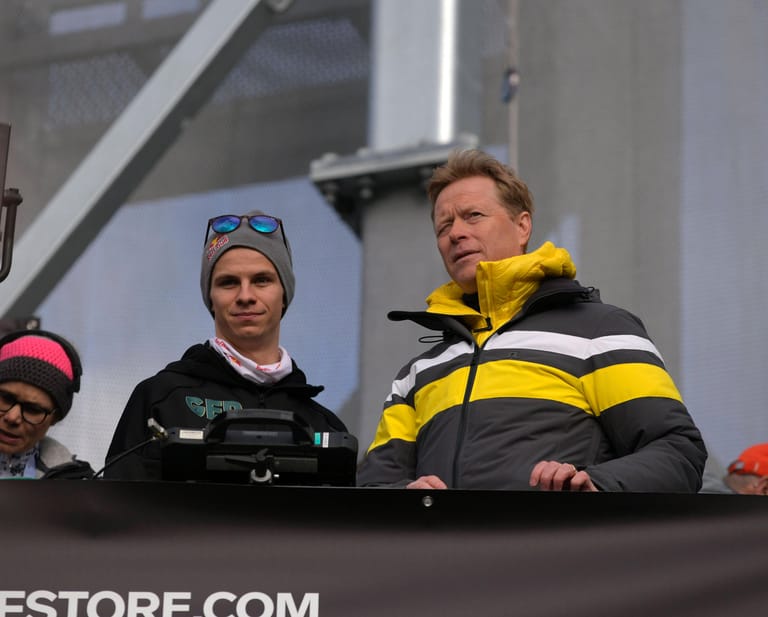 In seiner Rolle als ARD-Experte sieht sich Thoma als Dienstleister. "Jeder, der dem Skispringen erhalten bleibt, ist dem Sport eine Hilfe", sagte der Tourneesieger von 1990 in einem Interview der "Funke Mediengruppe" – auch mit Bezug auf Schmitt und Hannawald.