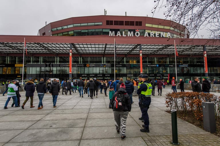 Malmö Arena (13.000 Plätze): Die südliche Großstadt Schwedens ist ebenfalls Gastgeber bei der Europameisterschaft. In der Malmö Arena tragen normalerweise die Malmö Redhawks ihre Heimspiele in der schwedischen Eishockeyliga aus. Aber auch Superstars wie Elton John, Rod Stewart oder Rihanna sind hier schon aufgetreten.