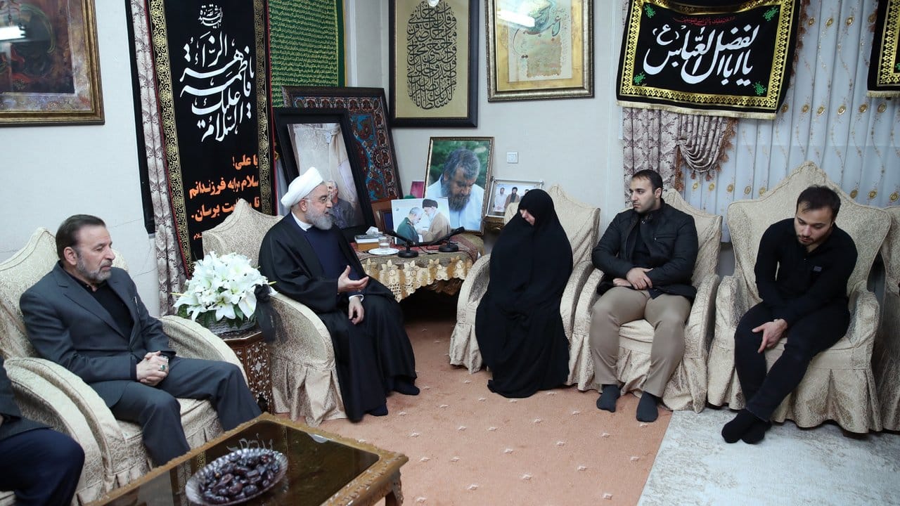 Irans Präsident Hassan Ruhani während eines Treffens mit der Familie von Ghasem Soleimani in Teheran.