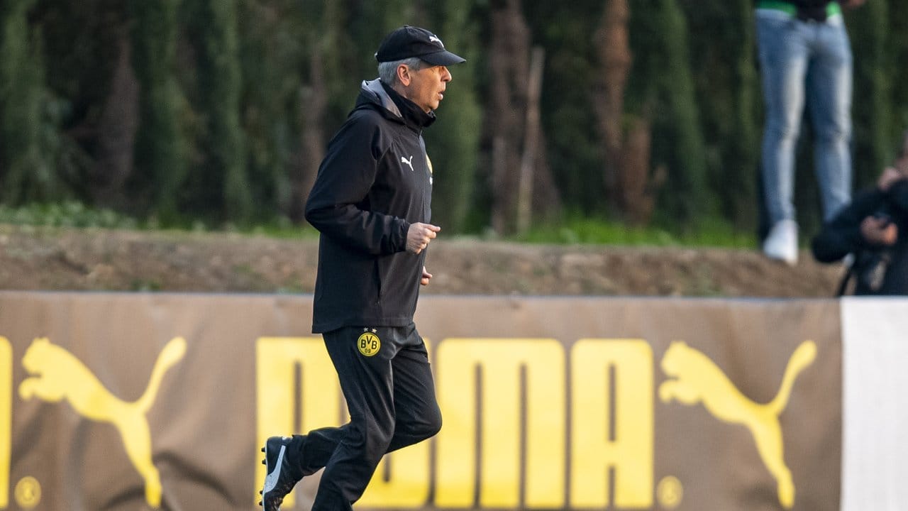 Schont im Trainingslager Neuzugang Erling Haaland noch: Dortmunds Trainer Lucien Favre.