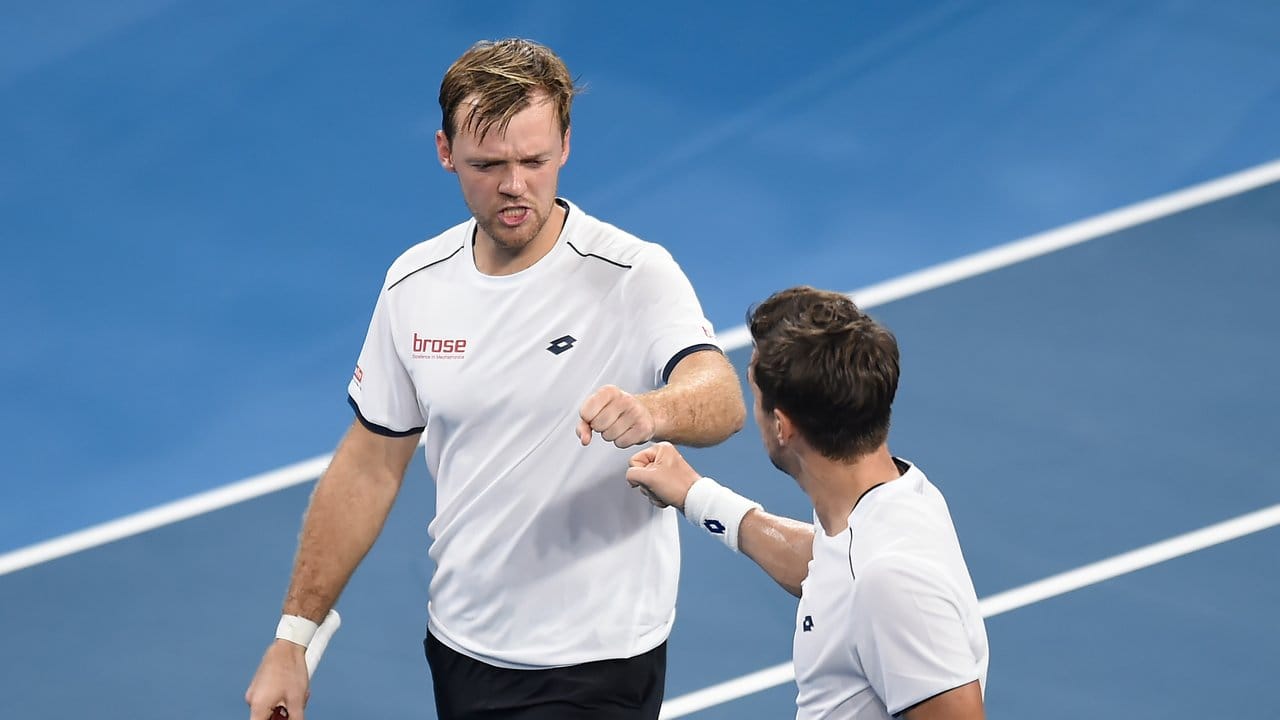 Sorgten für den 2:1-Sieg über Griechenland: Kevin Krawietz (l) und Andreas Mies. Sorgten für den 2:1-Sieg über Griechenland: Kevin Krawietz (l) und Andreas Mies.