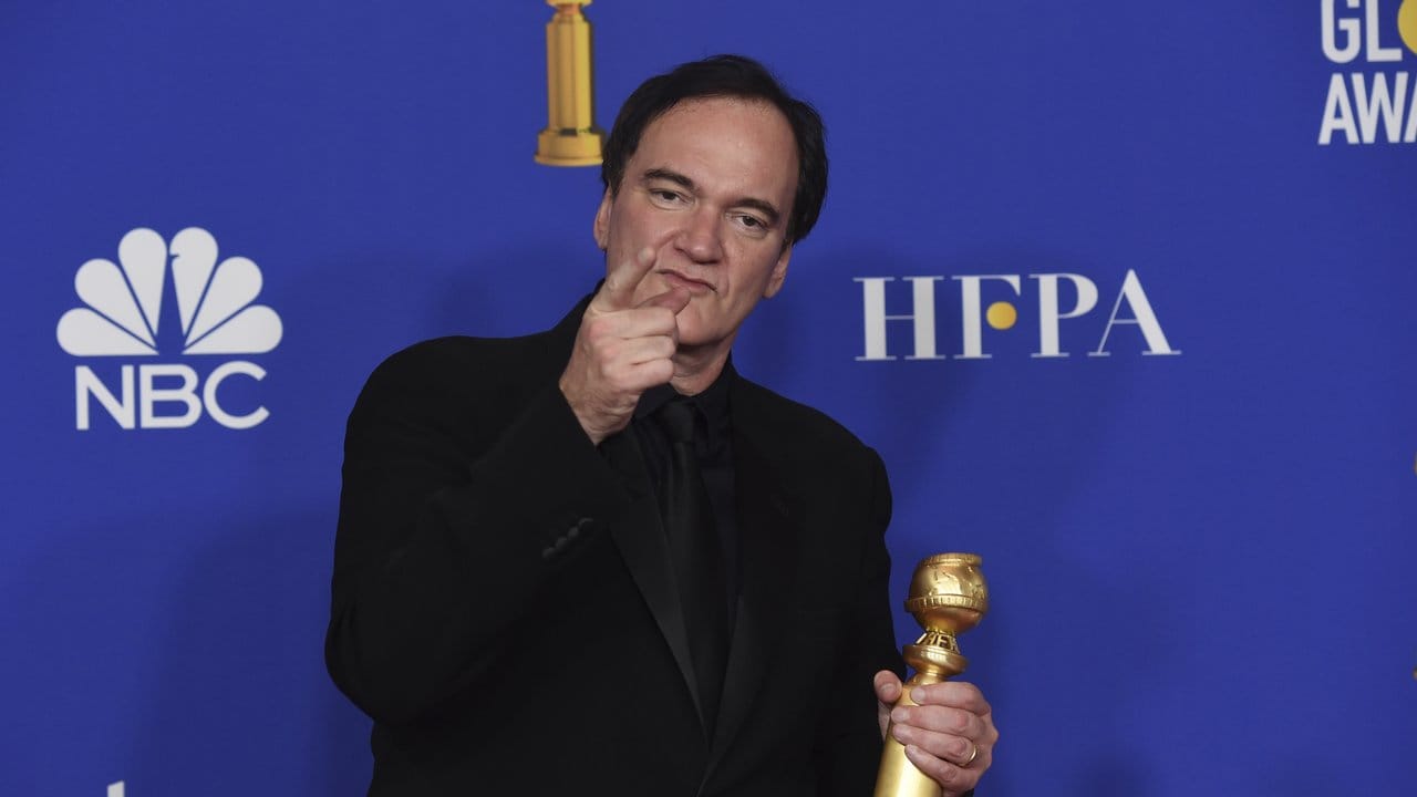 Quentin Tarantino mit seinem Golden Globe für das beste Drehbuch. Quentin Tarantino mit seinem Golden Globe für das beste Drehbuch.