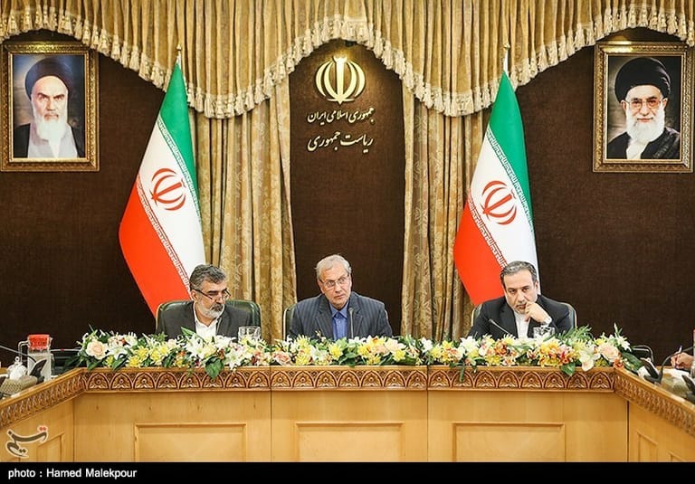 7. Juli 2019: Der Iran verkündet, Uran nun über die im Atomabkommen erlaubte Grenze hinaus anzureichern: "Ab heute halten wir uns nicht mehr an die 3,67 Prozent und unsere Urananreicherung wird je nach Bedarf erhöht." Iran will die Urananreicherung je nach technischem Bedarf schrittweise auf 5 bis 20 Prozent erhöhen.