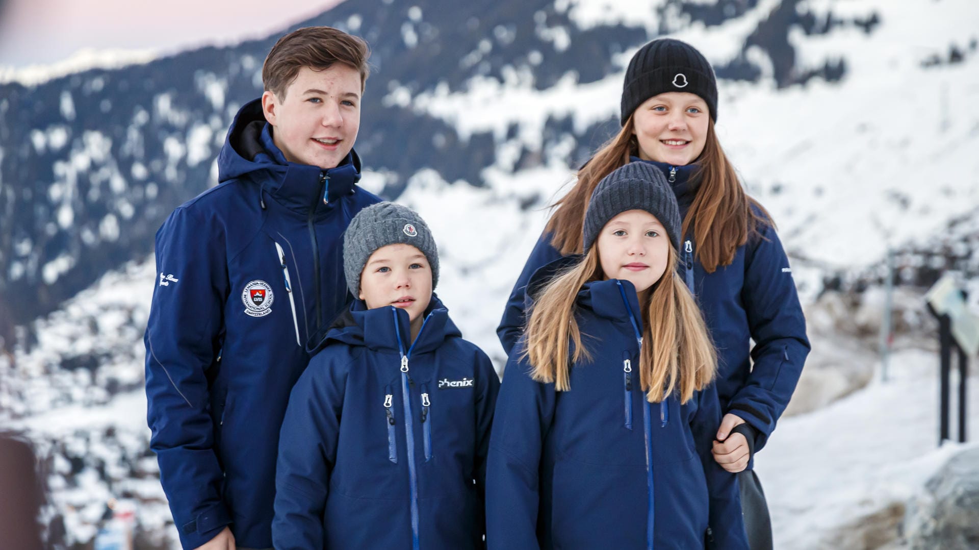 Für Prinz Christian, Prinz Vincent, Prinzessin Isabella und Prinzessin Josephine beginnt eine aufregende Zeit in der Schweiz.