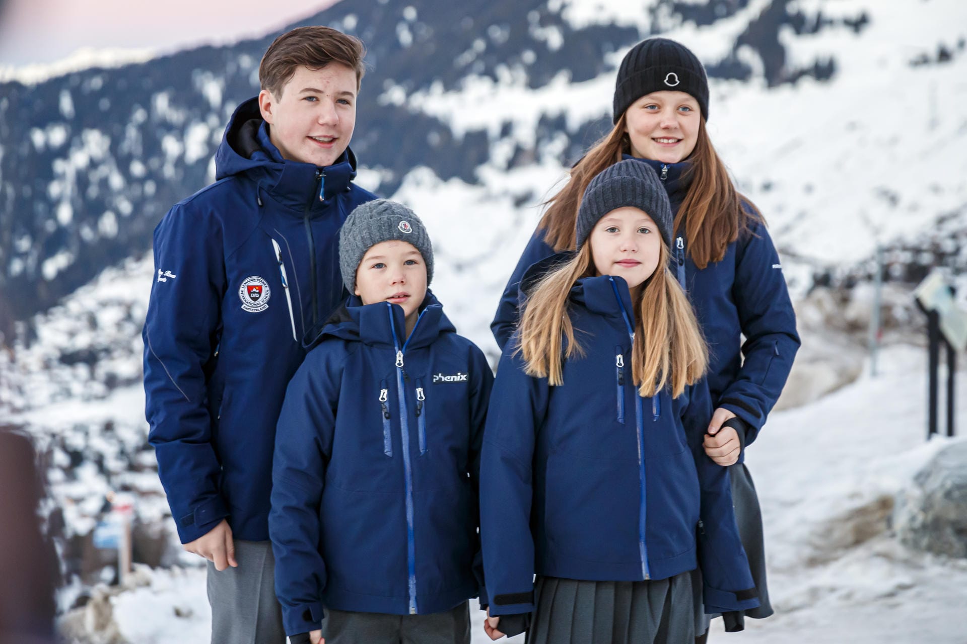 Für Prinz Christian, Prinz Vincent, Prinzessin Isabella und Prinzessin Josephine beginnt eine aufregende Zeit in der Schweiz.