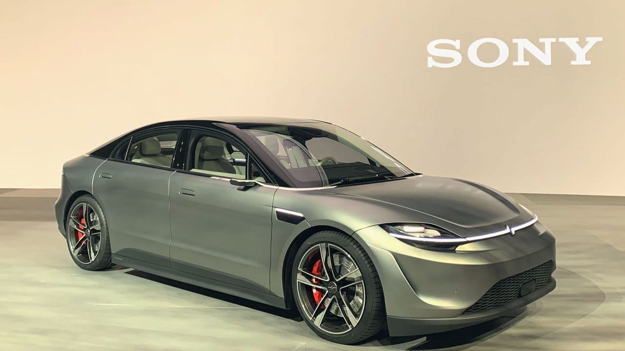 Auf der Technikmesse CES zeigte Sony den Prototypen eines autonomen Elektrofahrzeugs. Auf der Technikmesse CES zeigte Sony den Prototypen eines autonomen Elektrofahrzeugs.