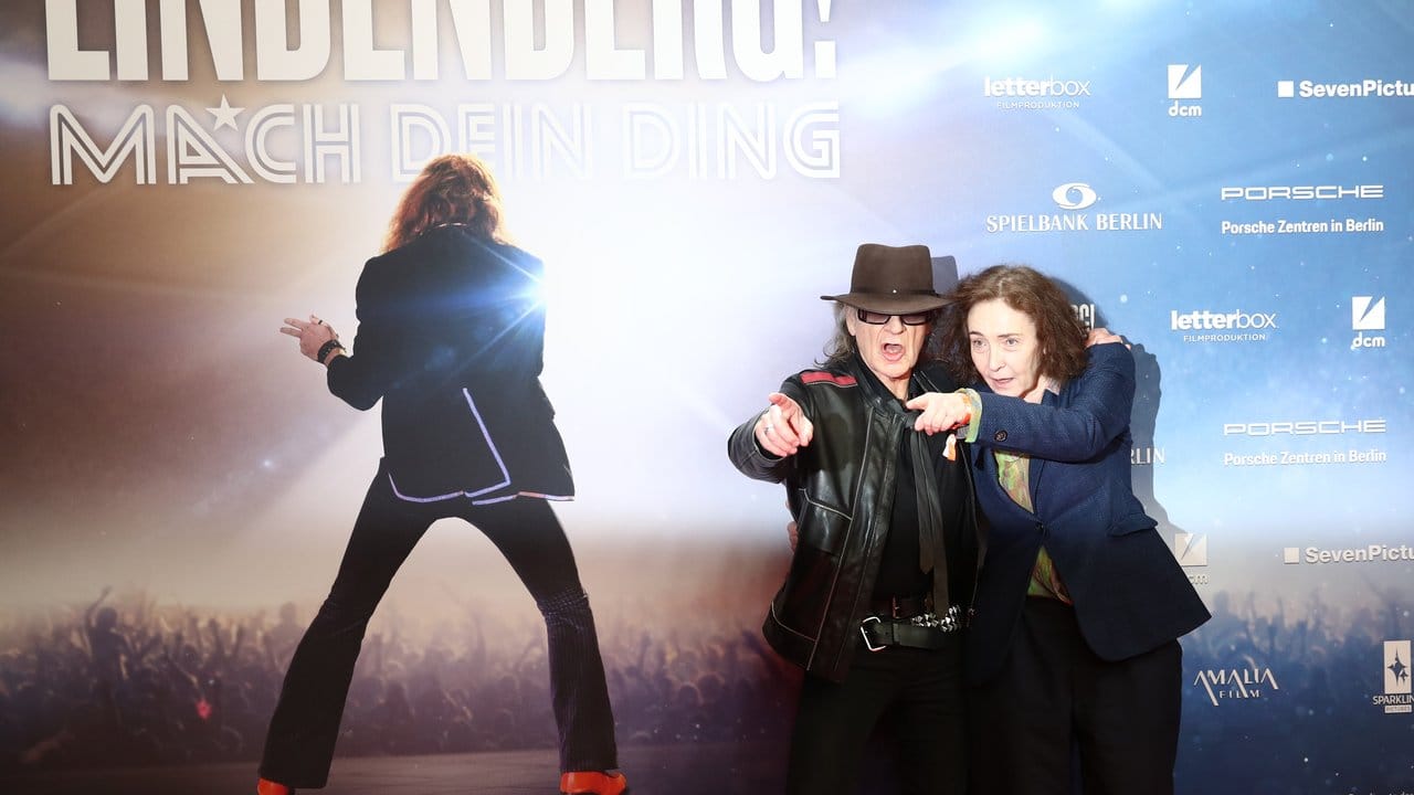 Udo Lindenberg mit Regisseurin Hermine Huntgeburth bei der Premiere in Hamburg. Udo Lindenberg mit Regisseurin Hermine Huntgeburth bei der Premiere in Hamburg.
