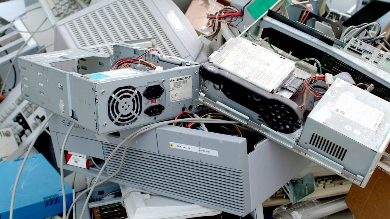 Elektroschrott ohne Ende - lässt sich da wirklich nichts machen?. Elektroschrott ohne Ende - lässt sich da wirklich nichts machen?.