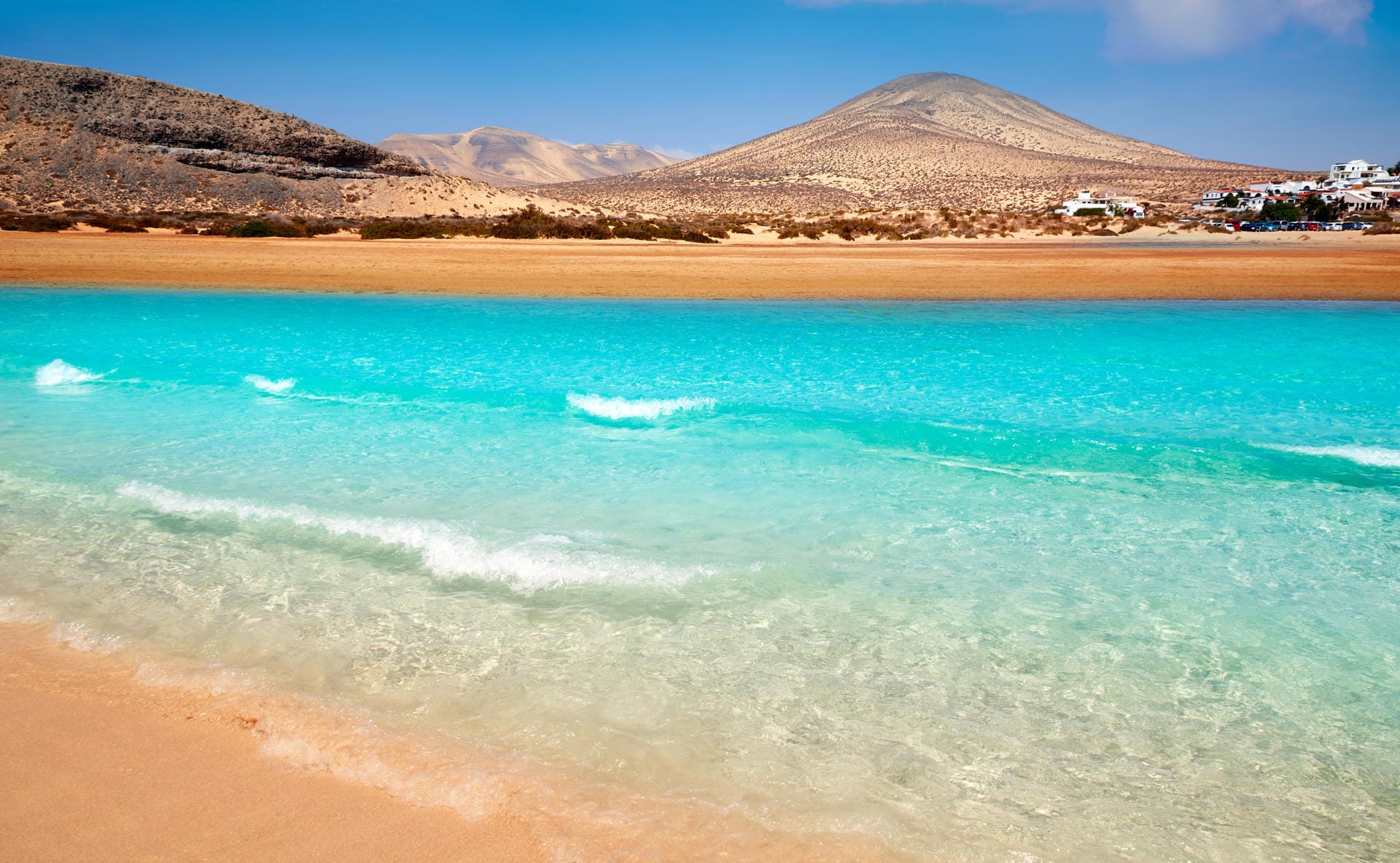 Jandia Playa: Die Durchschnittstemperatur im Süden Fuerteventuras beträgt auch im Frühling und Herbst etwa 20 Grad – ideal für einen Strandurlaub.