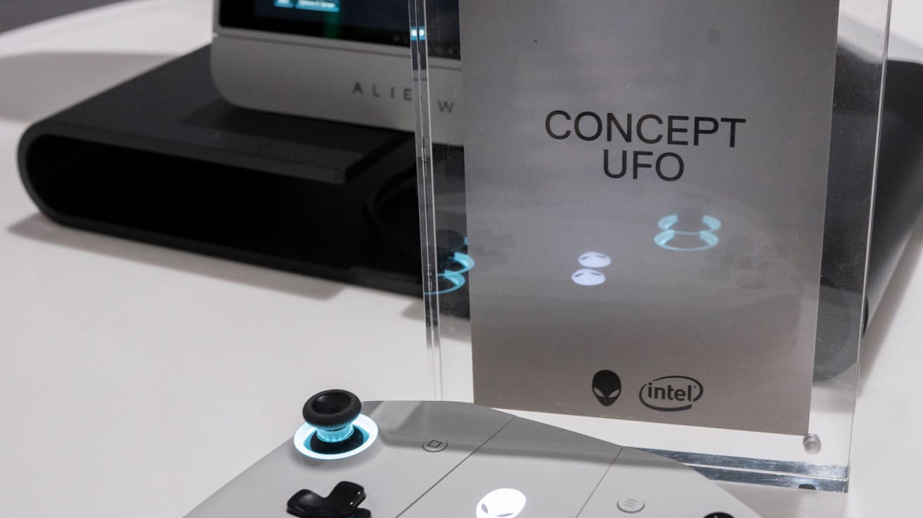 Das Concept UFO von Alienware lässt sich mobil oder – mit abgenommenen Controllern – im Dock als Spielkonsole nutzen. Momentan handelt es sich noch um eine Studie.