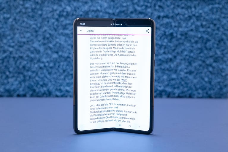 Wer gerne auf dem Smartphone spielt, wird mit dem großen Bildschirm ebenso seine Freude haben. Auch beim Nachrichtenlesen kann das Display viel mehr Inhalt zeigen. Ein wenig ähnelt das Ganze dabei einem E-Book.