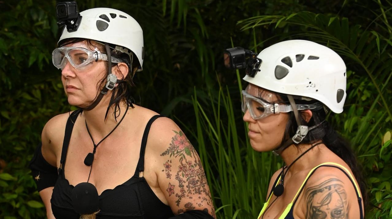 Elena und Daniela müssen zur Dschungelprüfung antreten.