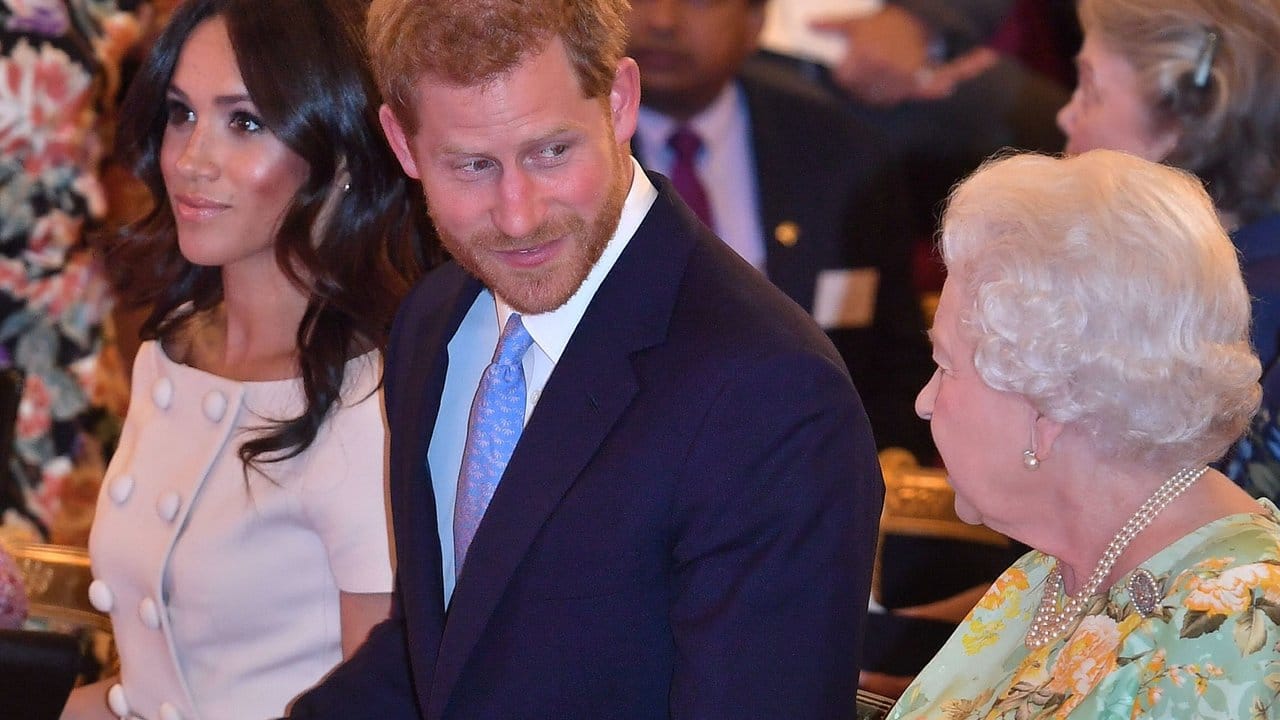 Wie geht es weiter mit Herzogin Meghan und Prinz Harry? Die Queen sucht nach einem Weg aus der Krise. Wie geht es weiter mit Herzogin Meghan und Prinz Harry? Die Queen sucht nach einem Weg aus der Krise.