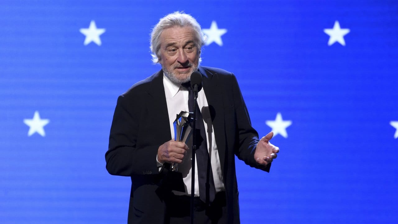 Robert De Niro nahm den Preis für das beste Schauspielensemble in "The Irishman" entgegen.