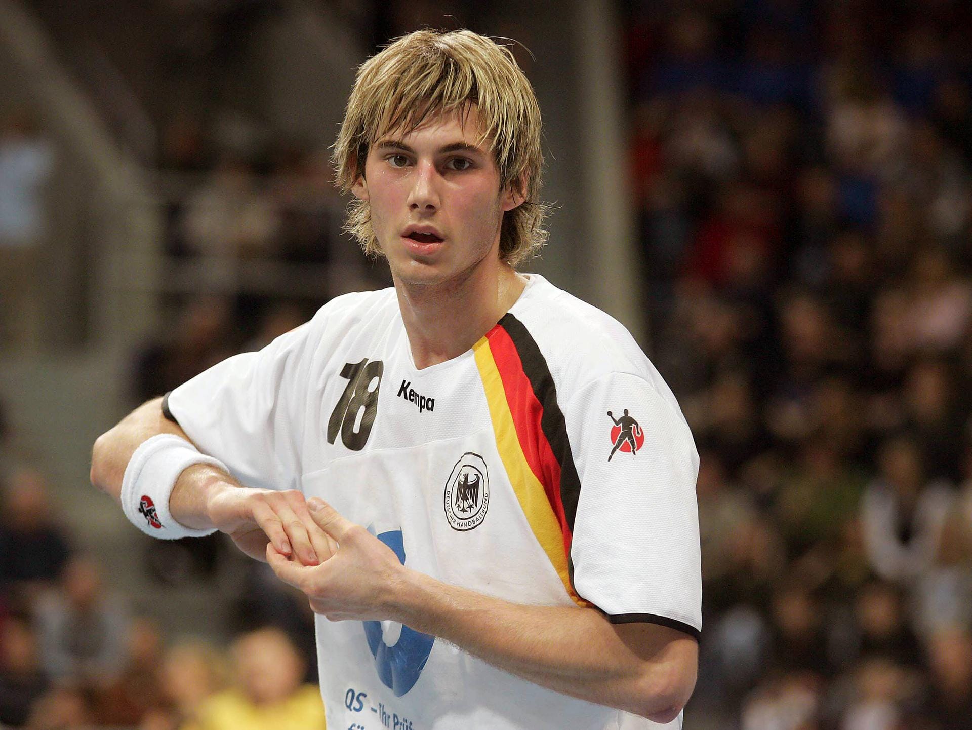 Ob er damals schon wusste, dass er später einmal Kapitän des DHB-Teams werden würde? Der blondierte Uwe Gensheimer im Januar 2006. Sein Debüt für Deutschland feierte er im November 2005.