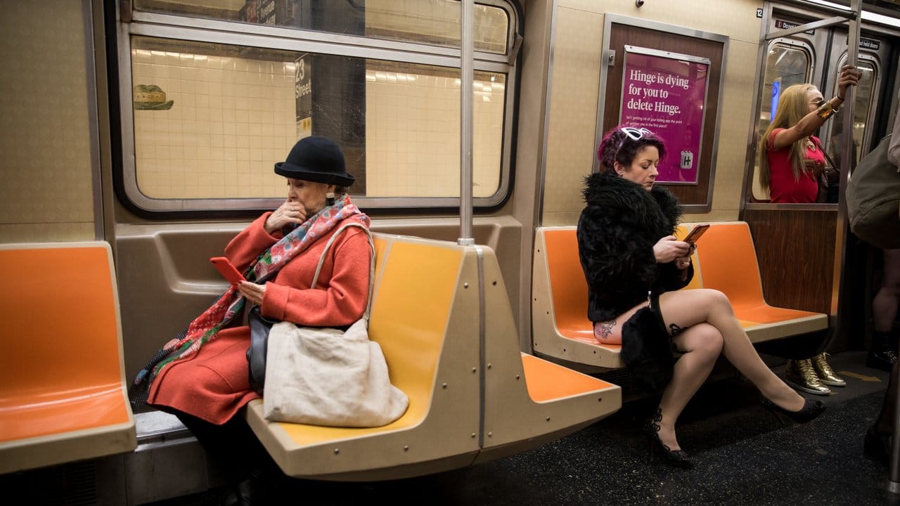 In rund 20 Städten weltweit sind Menschen gestern in Unterhosen U-Bahn gefahren.