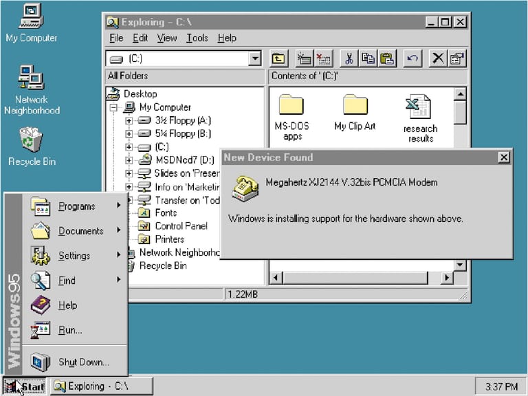 Den endgültigen Durchbruch schaffte Microsoft aber mit Windows 95. Unter Windows 95 ließen sich auch Geräte wie Drucker deutlich einfacher anschließen und in Betrieb nehmen und das "Startmenü" sorgte für Ordnung.