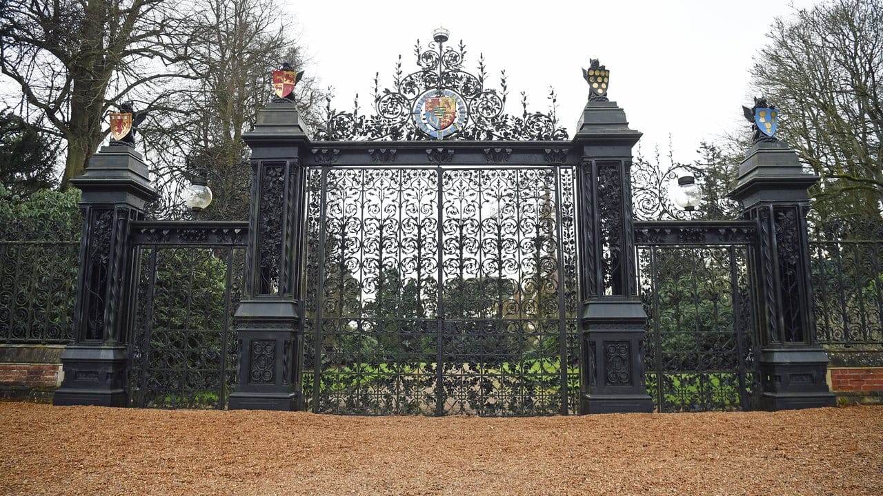 Königin Elizabeth hat die Familie zur Krisensitzung auf ihren Landsitz in Sandringham gebeten.